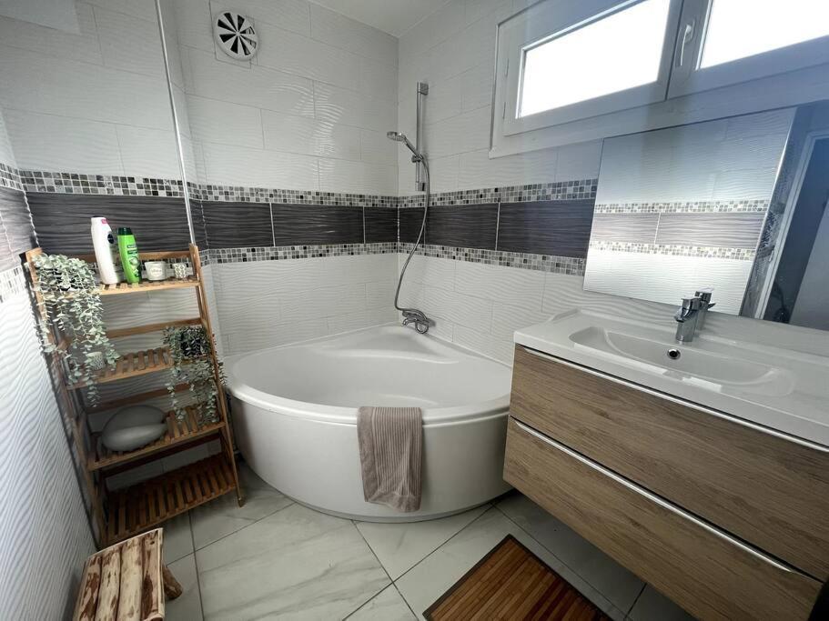 Hana Home Mantes-La-Jolie 6 Personnes Parking Public Gratuit Business&Family Екстер'єр фото