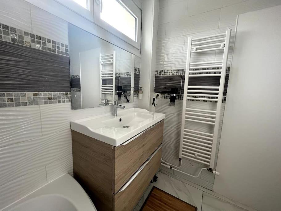 Hana Home Mantes-La-Jolie 6 Personnes Parking Public Gratuit Business&Family Екстер'єр фото